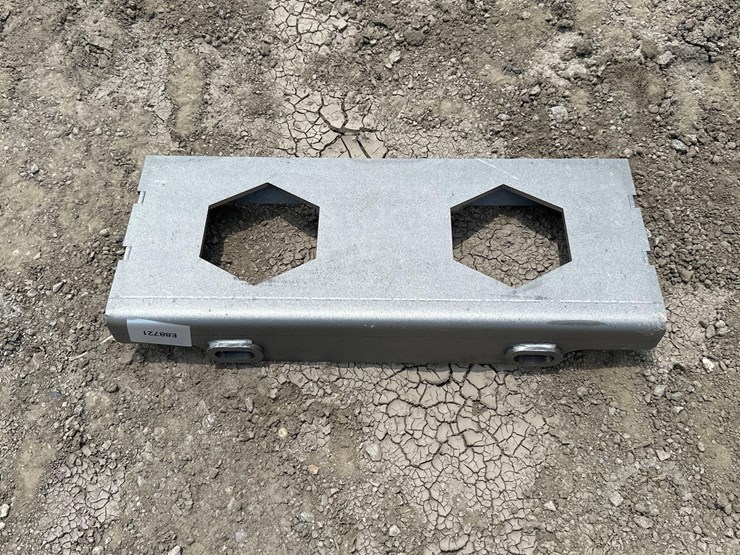 2026-future-ft-s10-mini-skid-steer-mounting-plate-image-1