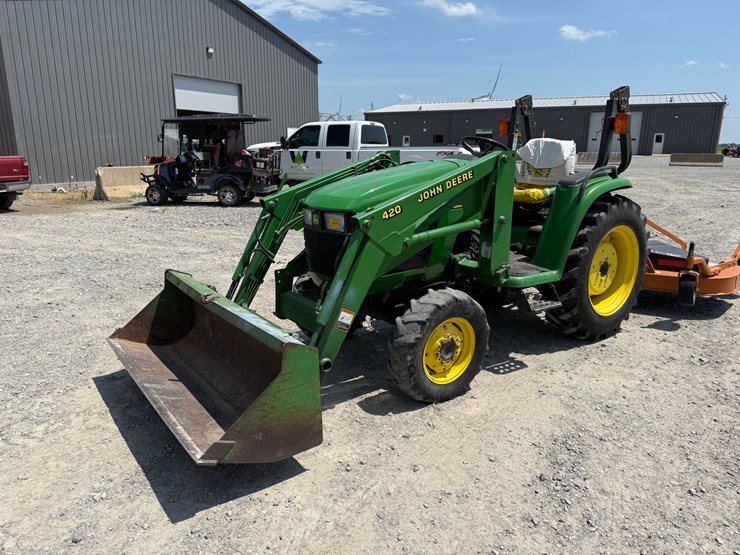 2000-john-deere-4200-image-1