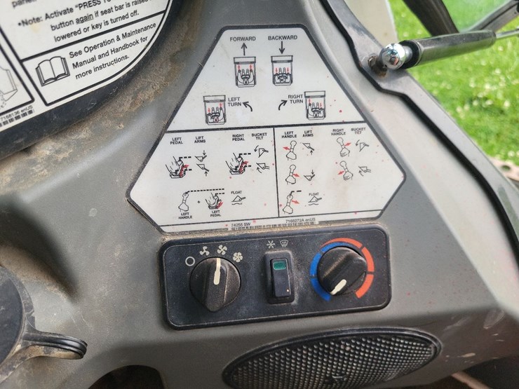 2016-bobcat-t590-skid-loader-image-34