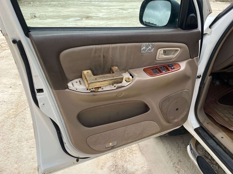 2004-toyota-tundra-image-9