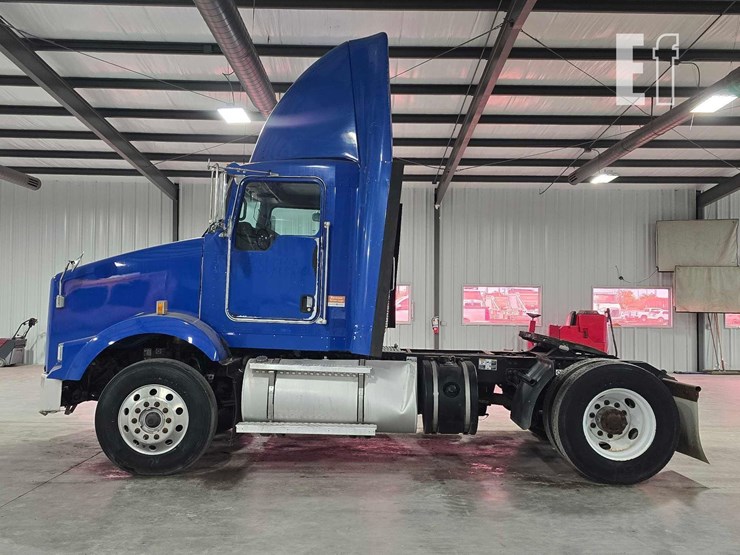 2013-kenworth-t800-image-5