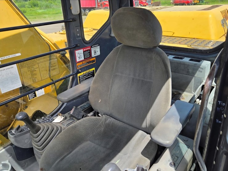 deere-200c-lc-image-26