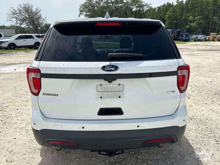 2016-ford-explorer-image-23