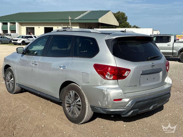 2017-nissan-pathfinder-image-3