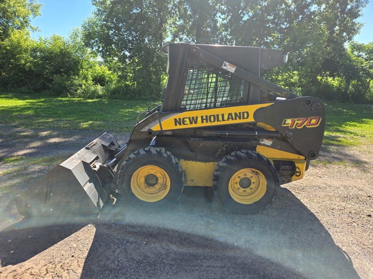 new-holland-l170-image-4