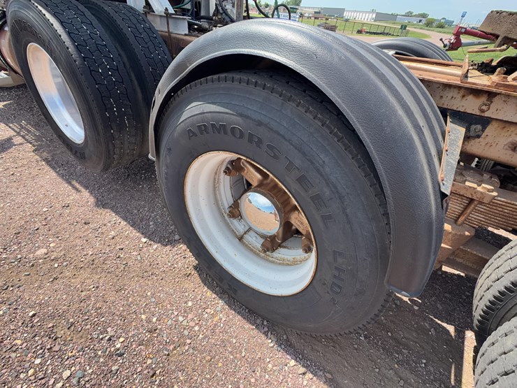 2011-western-star-4900fa-image-23