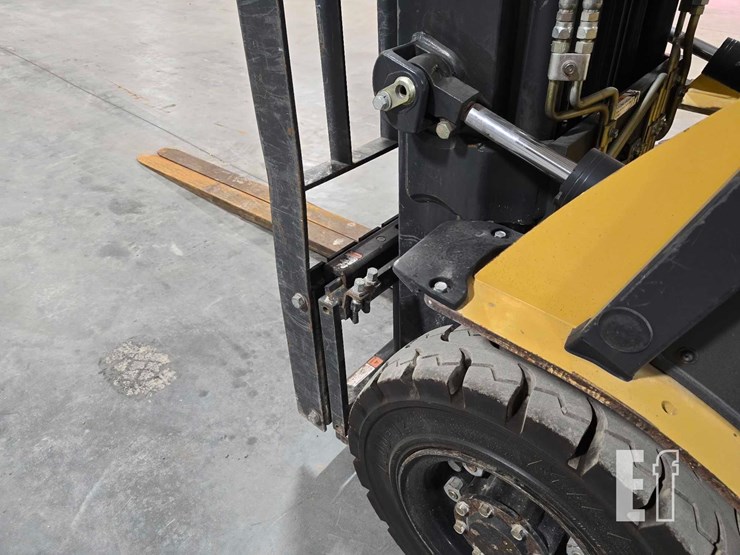 2020-caterpillar-gp25n-image-12
