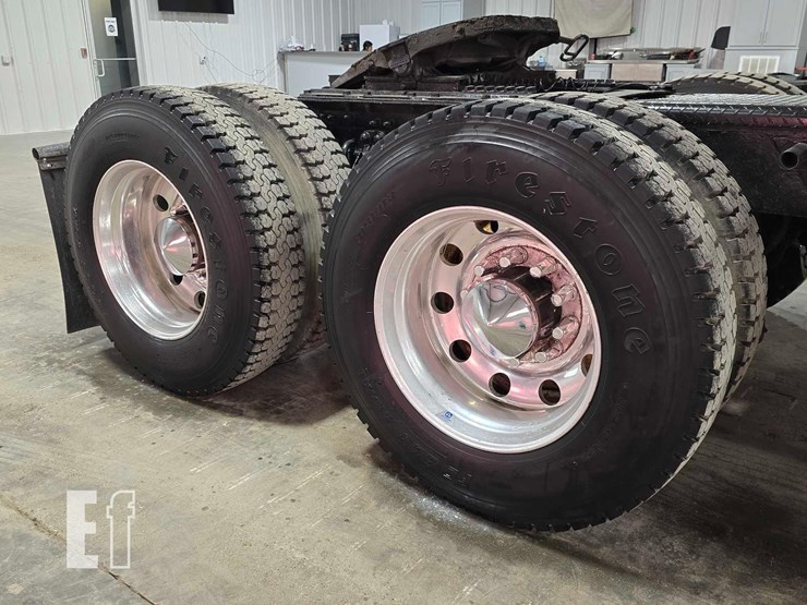2009-kenworth-w900-image-29