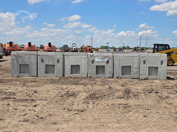 qty.-(6)-precast-concrete-utility-vaults-image-2