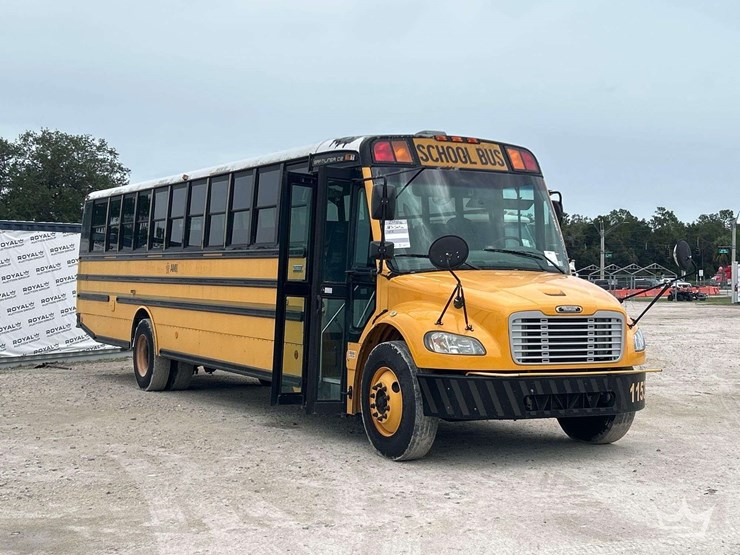2011-freightliner-b2-image-2