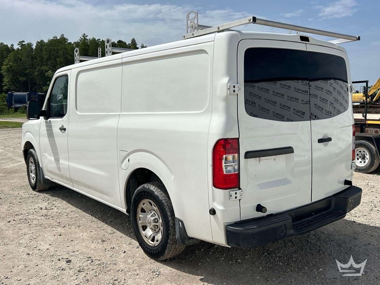 2014-nissan-nv1500-image-4