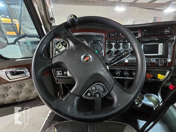 2009-kenworth-w900-image-10