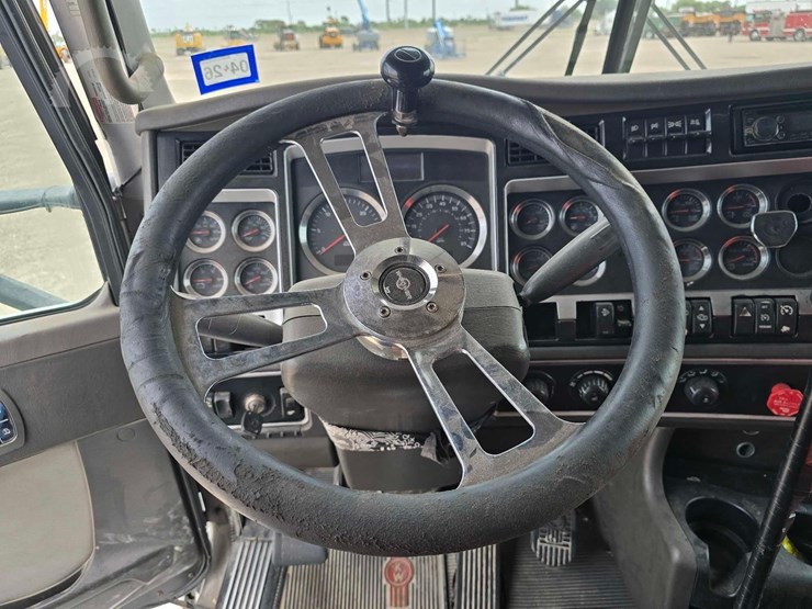 2009-kenworth-t660-image-10