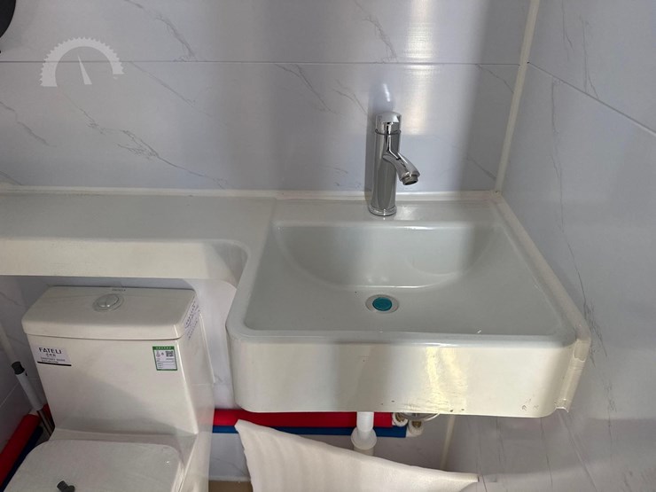 mobile-toilet-with-shower-image-16