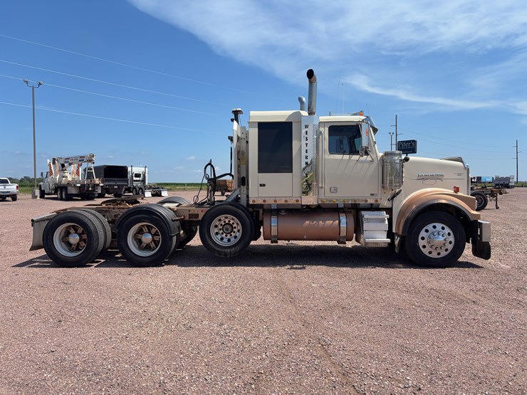 2011-western-star-4900fa-image-4