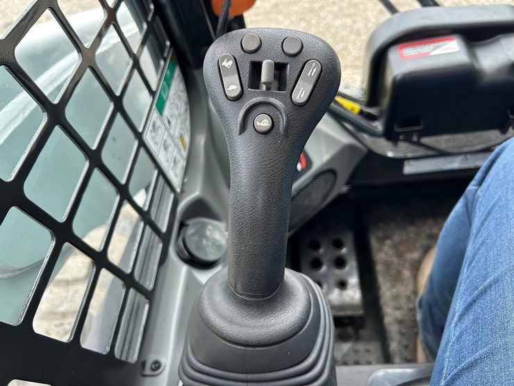 2024-bobcat-s650-image-24