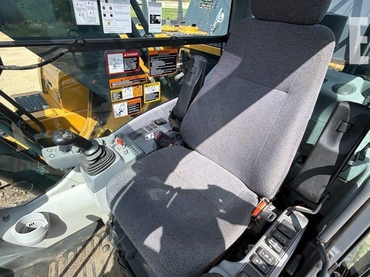 2023-deere-210-p-tier-image-10
