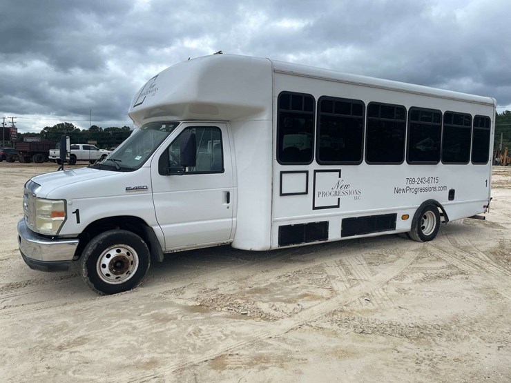 2010-ford-e450-image-1