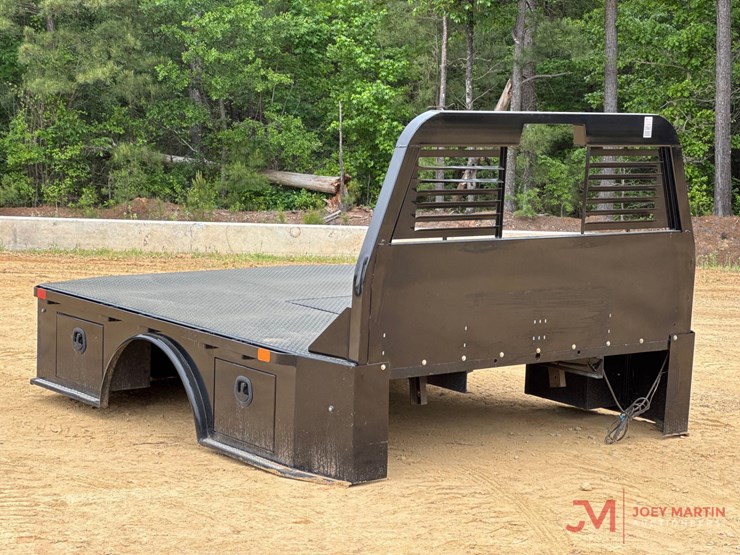 bedrock-8g-9-skirted-flat-bed-image-1