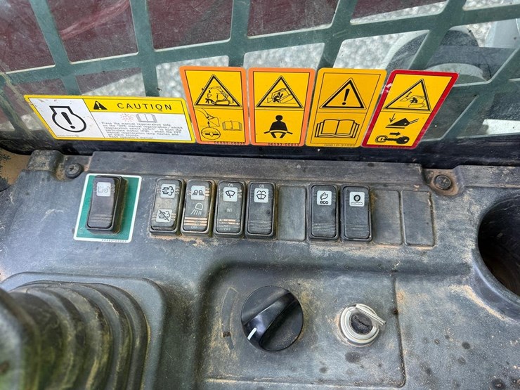 2017-takeuchi-tl12v2-image-24