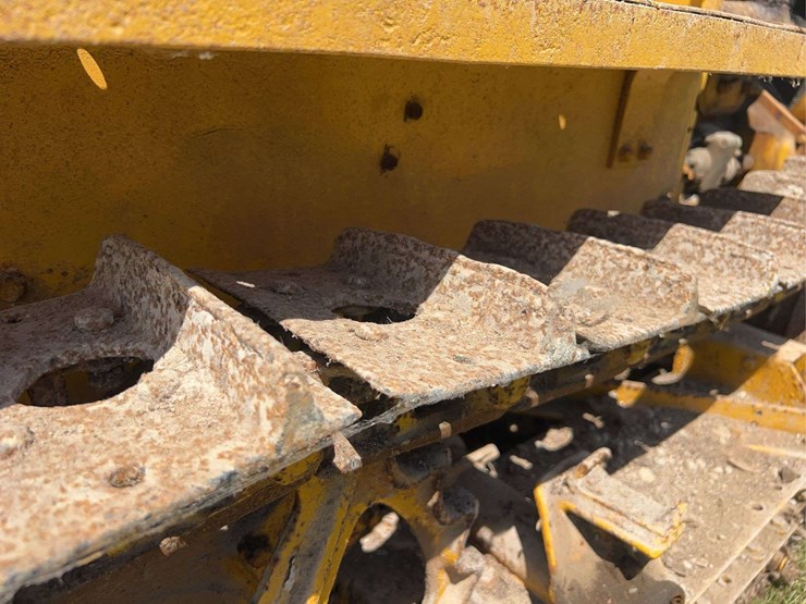 caterpillar-ten-image-38