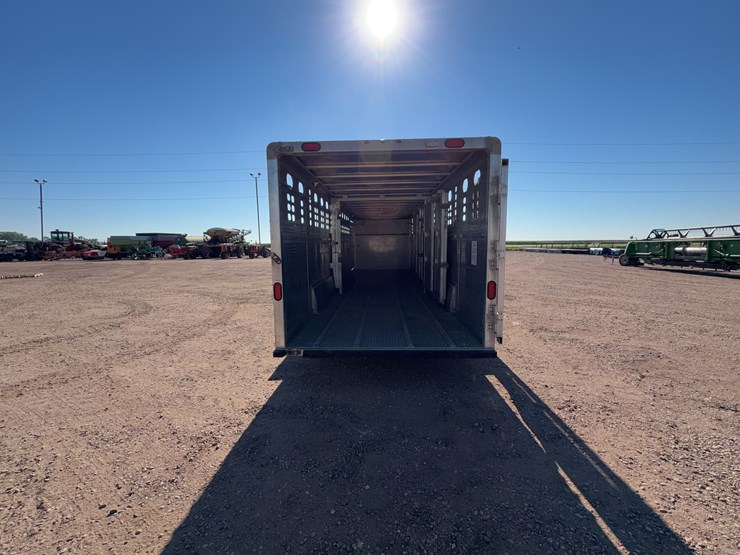 2009-wilson-livestock-trailer-image-19