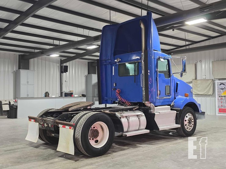 2013-kenworth-t800-image-3