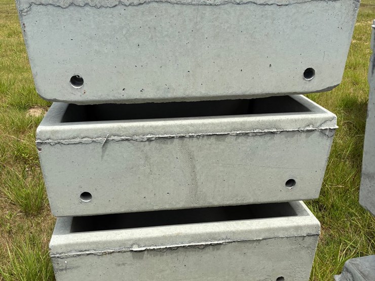 #20272-•-feed-troughs-image-2