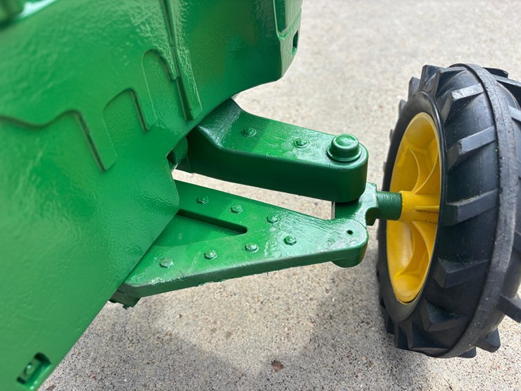 john-deere-8520-pedal-tractor-image-7