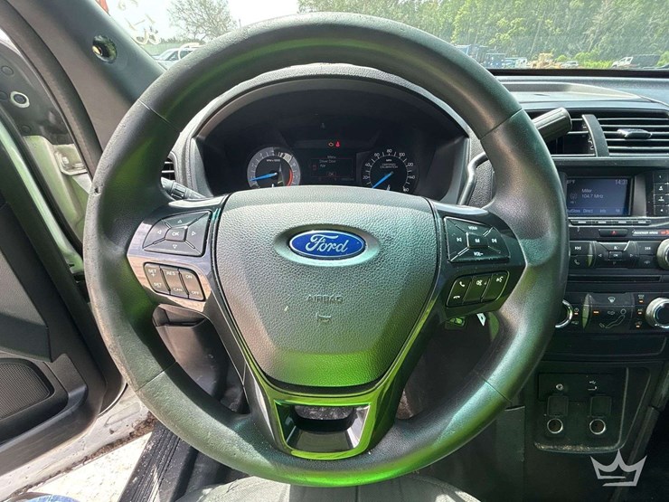 2016-ford-explorer-image-13