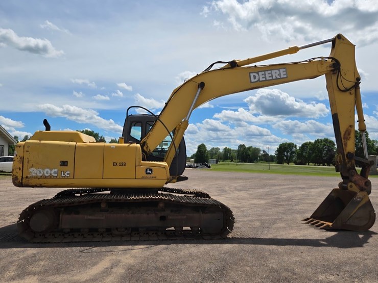 deere-200c-lc-image-2