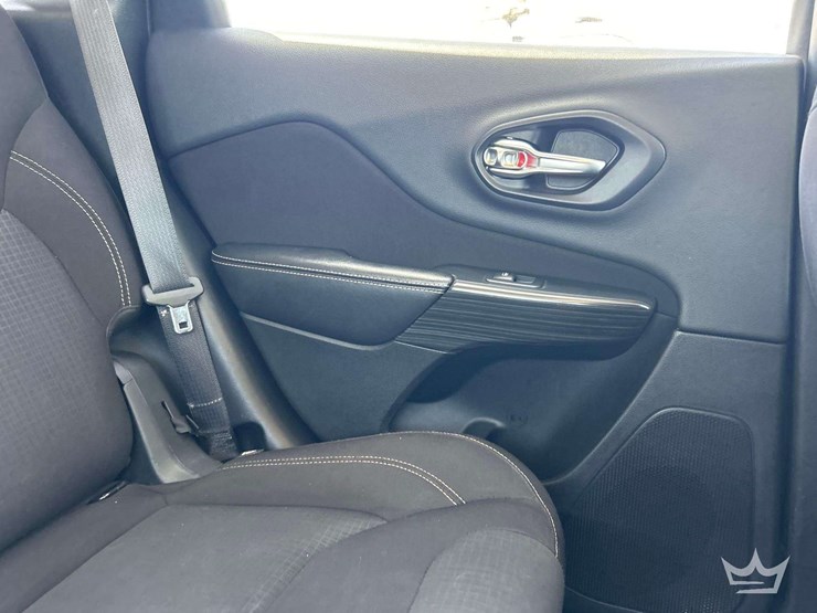 2016-jeep-cherokee-image-22