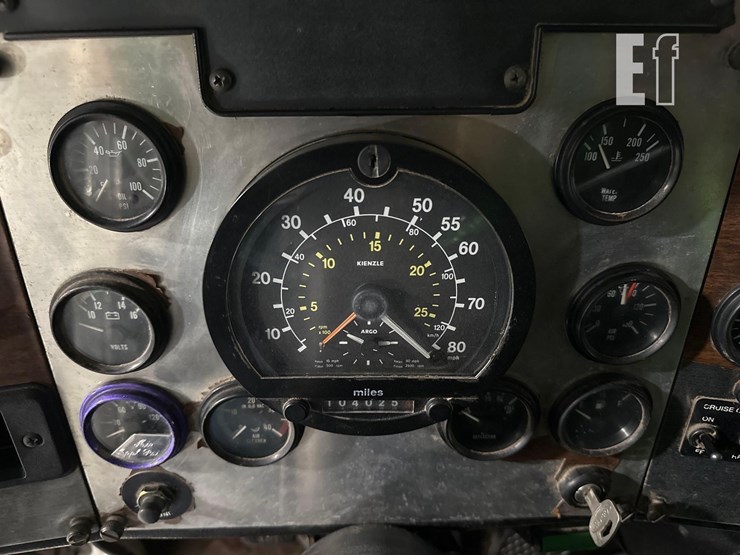 1994-peterbilt-378-image-17