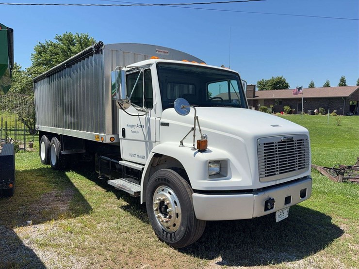 2002-freightliner-fl80-image-1