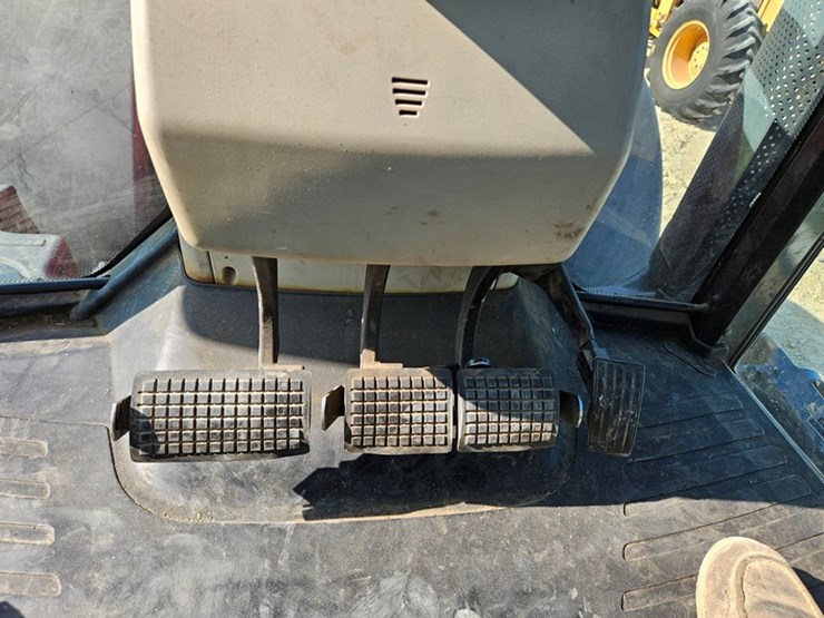massey-ferguson-7624-image-38