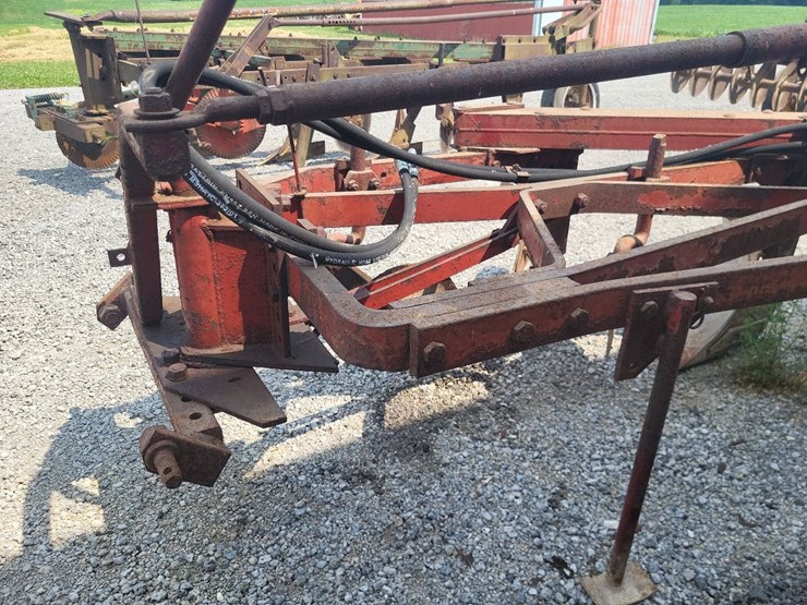 international-540-in-furrow-4-bottom-moldboard-plow-w/coulters-image-24