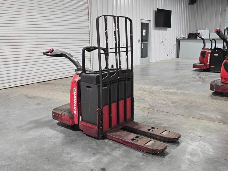 raymond-8400-image-2