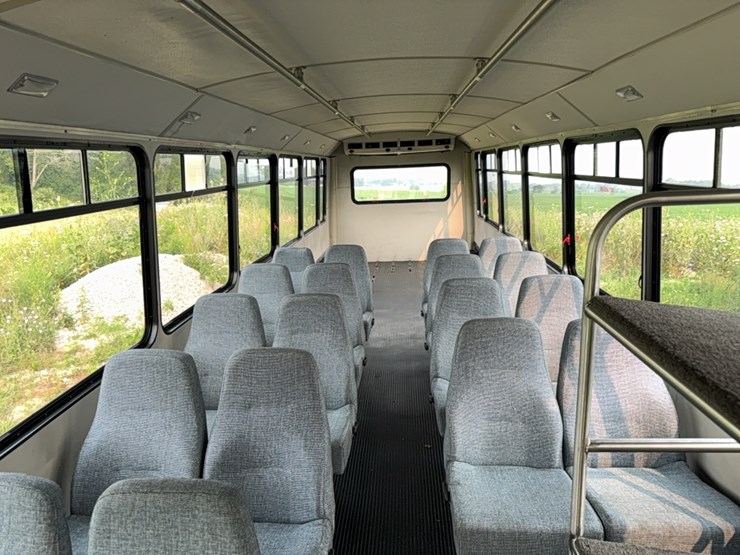 2012-freightliner-bus-image-42