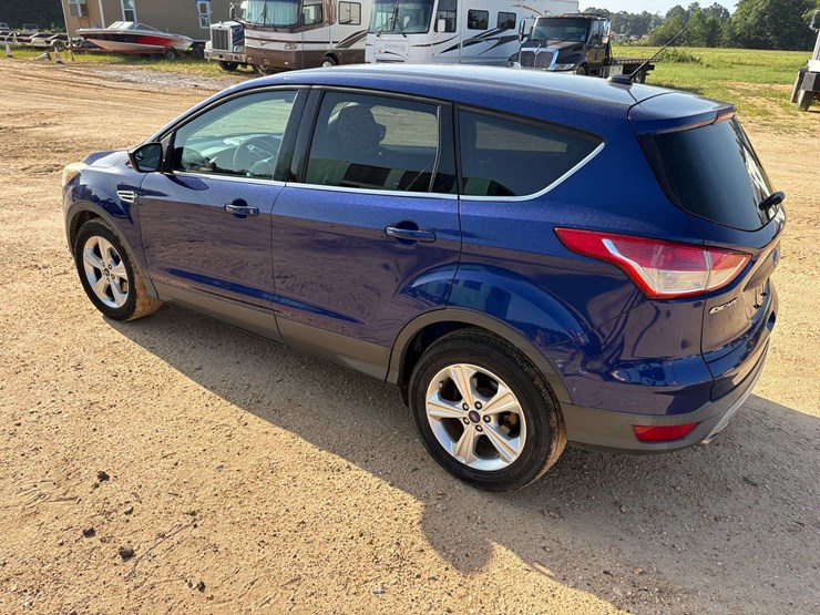 2015-ford-escape-se-image-2
