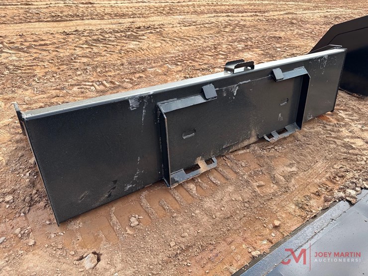 new-/-unused-90"-smooth-bucket-skid-steer-attachment-image-2
