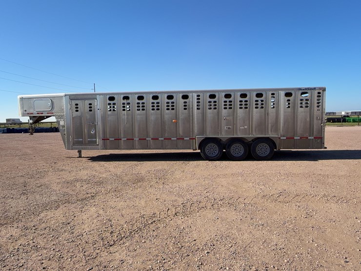 2009-wilson-livestock-trailer-image-8