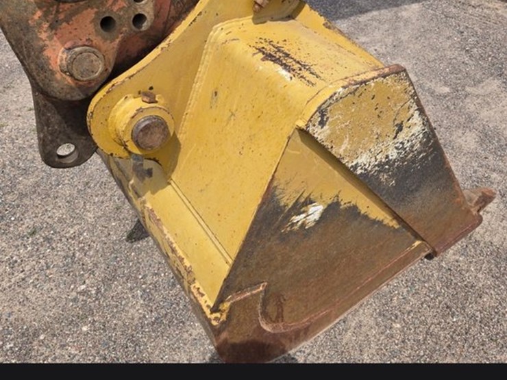 deere-200c-lc-image-4