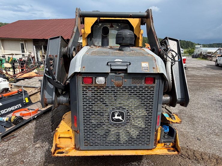 2021-deere-330g-image-7