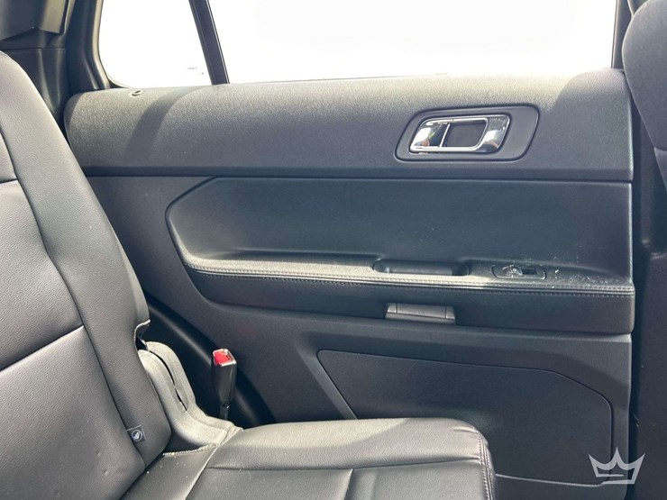 2016-ford-explorer-image-22