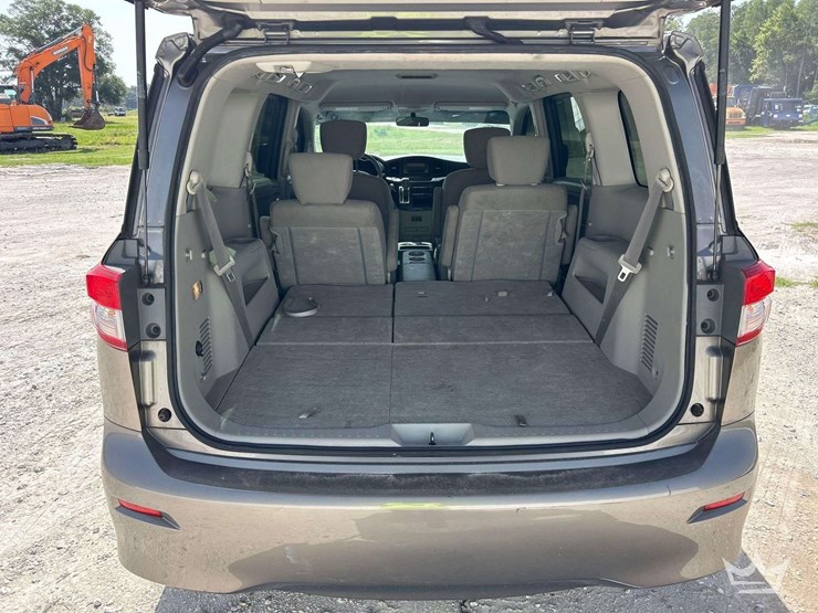 2015-nissan-quest-image-21