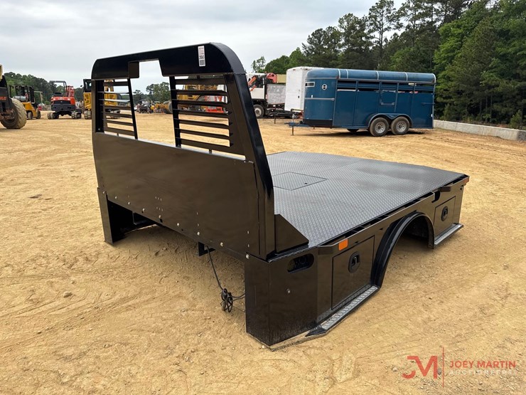 bedrock-8g-9-skirted-flat-bed-image-4
