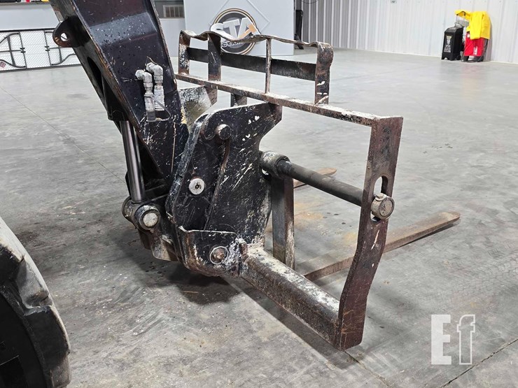 2016-caterpillar-tl642d-image-11