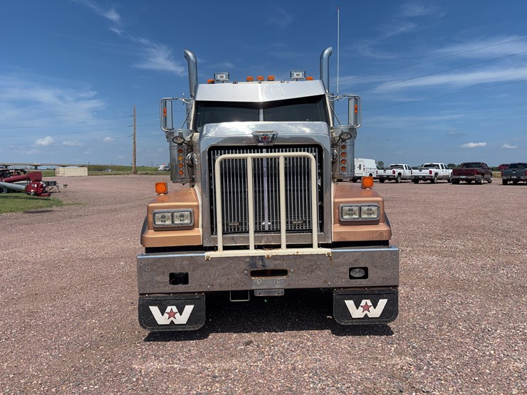 2011-western-star-4900fa-image-2