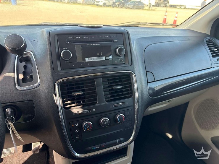 2015-dodge-grand-caravan-image-14