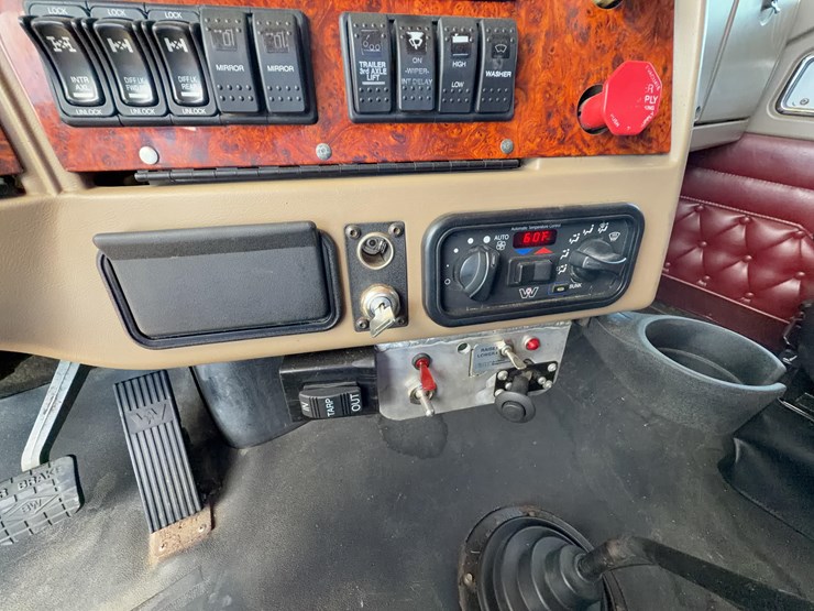 2011-western-star-4900fa-image-61